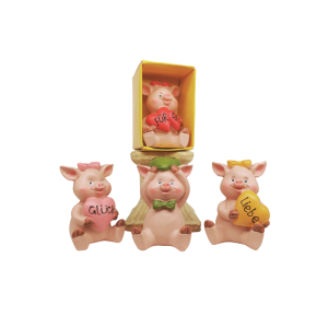 Glücksschwein sitzend mit Spruch (VPE 12)