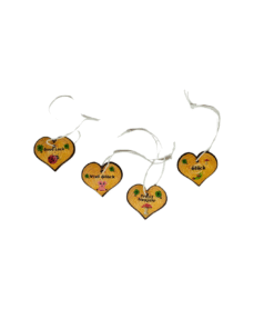 Holzherz mit Glücksbringern und Kordel (VPE 48)